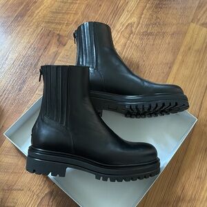 LA CANADIENNE TAYLER LEATHER BOOTIE - Size 8.5